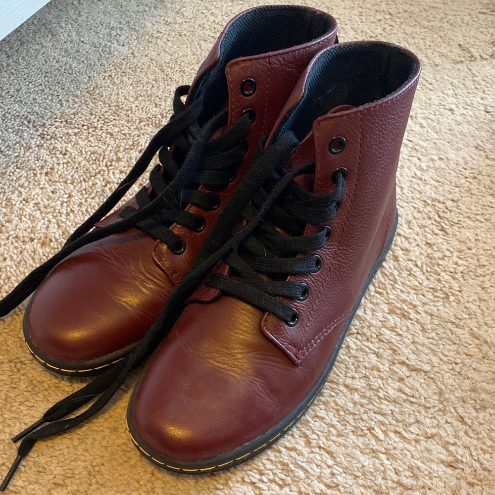 Burgundy Dr Marten Shoreditch shoes, size US5